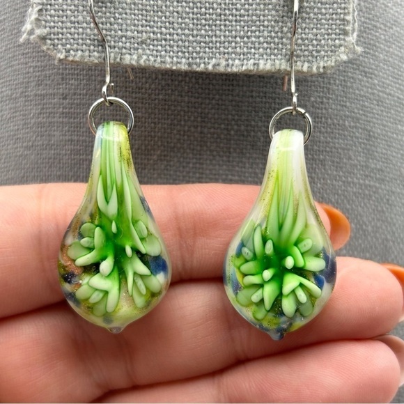 Boho Glass Green Fern Plant Teardrop Shaped Dangle Earrings Silver Tone Hook - Picture 2 of 7